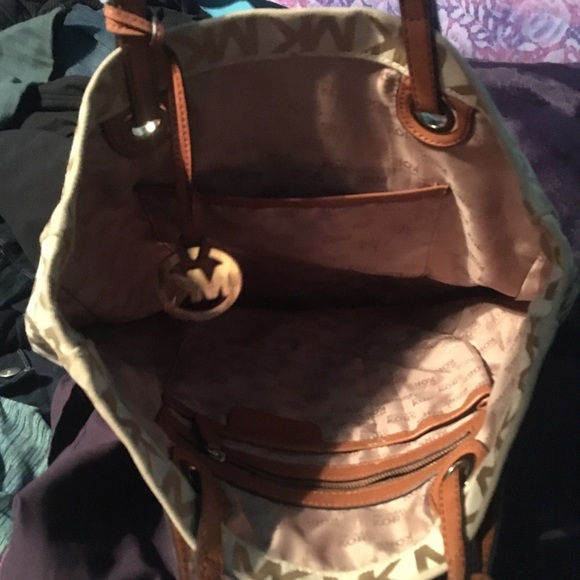 Michael Kors Bag - Picture 3 of 4